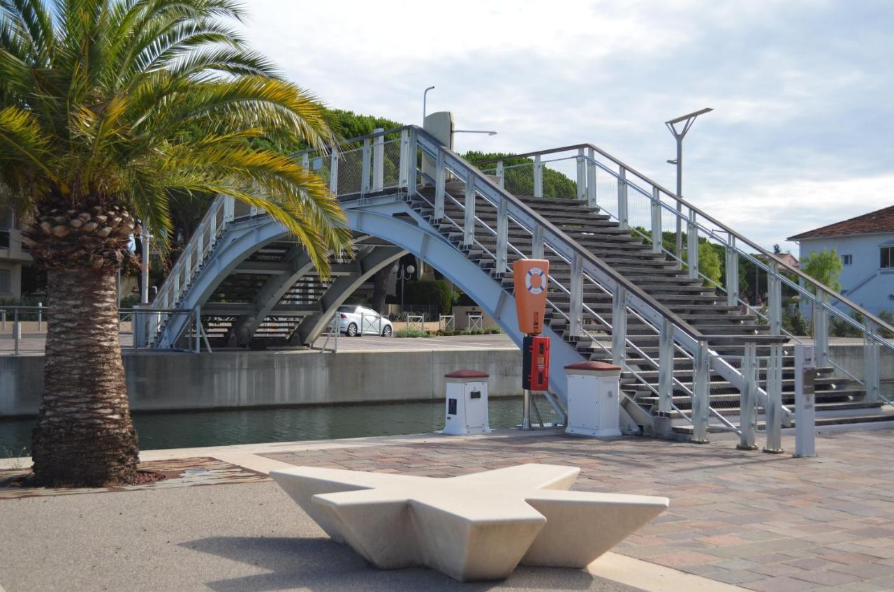 Charmant Appartement A 350M De La Plage Et Du Port Fréjus Exterior photo
