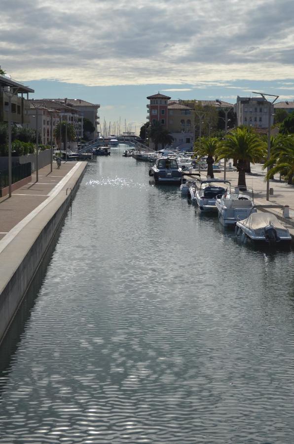 Charmant Appartement A 350M De La Plage Et Du Port Fréjus Exterior photo